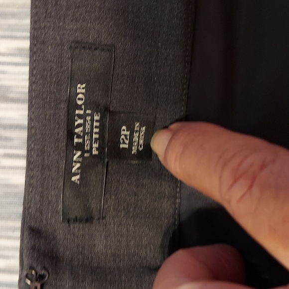 Ann Taylor Woman's gray skirt - Picture 2 of 5